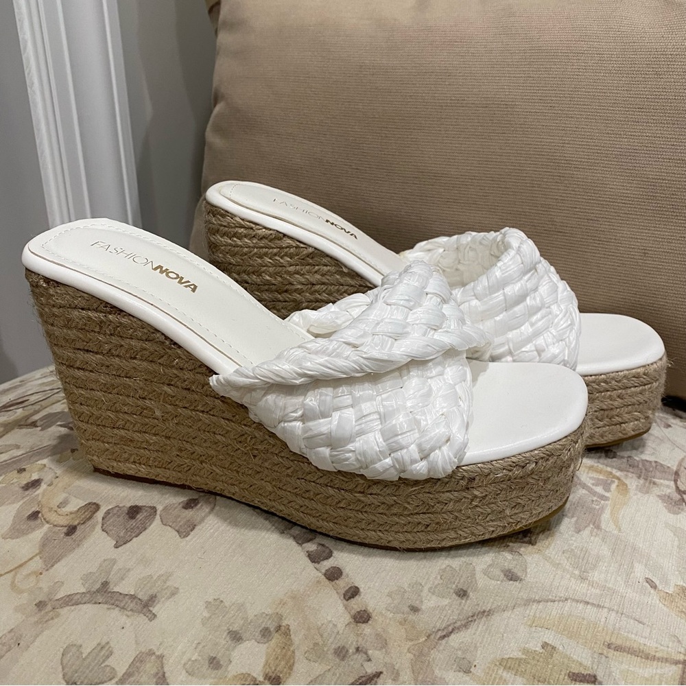 White & jute wedges